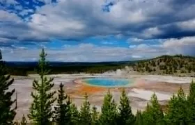 Private Yellowstone Tour: ICONIC Sites, Wildlife, Family Friendly Hikes + lunch