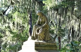 Bonaventure Cemetery Walking Tour with Transportation