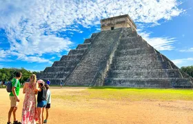 Chichen Itza Early Access Tour with Expert Guide & Buffet Lunch