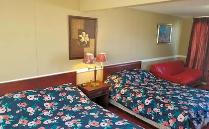 Twin Oaks Motel