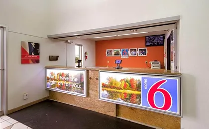 Motel 6-Davenport, IA