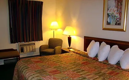 ADERI HOTEL LEWISBURG