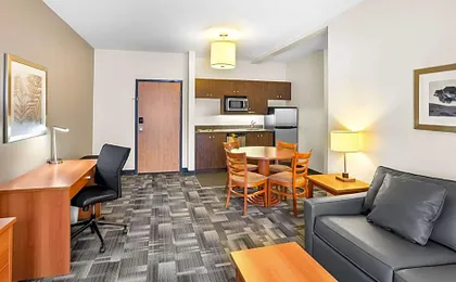 Best Western Thompson Hotel & Suites