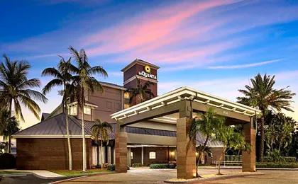 La Quinta Inn & Suites by Wyndham Miami Airport West
