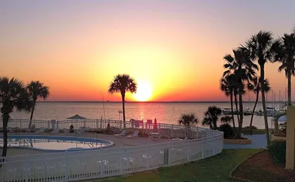 Quality Inn & Suites Gulf Breeze Bayside near Pensacola Beach