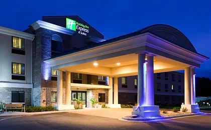 Holiday Inn Express & Suites Verona By IHG