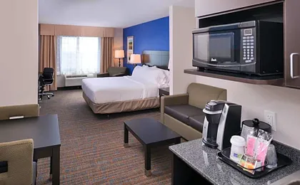 Holiday Inn Express & Suites Bakersfield Airport By IHG