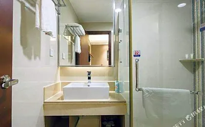 Yuanfeng Hotel (Shenzhen East Railway Station Buji Subway Station)