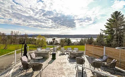 Au Sommet du Lac Magog