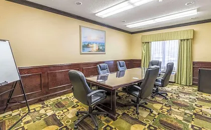 Quality Suites Burleson - Ft. Worth