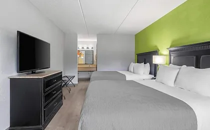 Quality Inn & Suites Gibsonia - Pittsburgh North