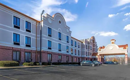 Comfort Inn & Suites Airport-American Way