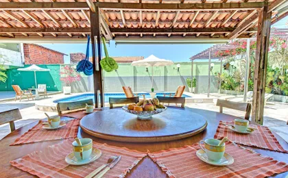 Casa com Piscina na Praia do Iguape by Carpediem