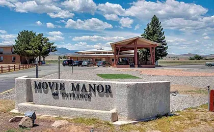 Best Western Movie Manor
