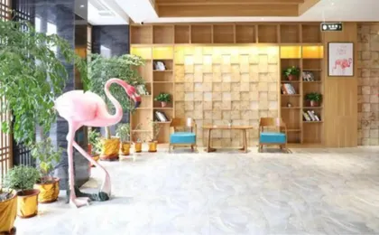 Kee Royal Hotel (Dengzhou Hua Chau Academy Store)