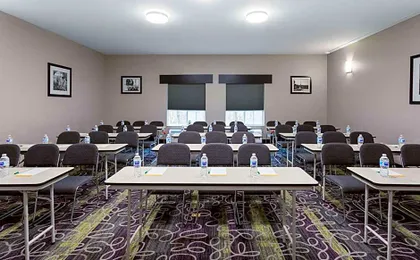 La Quinta Inn & Suites by Wyndham Huntsville Airport Madison