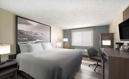 Super 8 by Wyndham Conrad