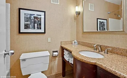 Comfort Inn & Suites Baltimore Inner Harbor