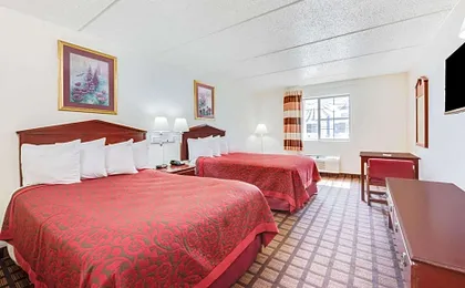 Days Inn & Suites by Wyndham Laredo