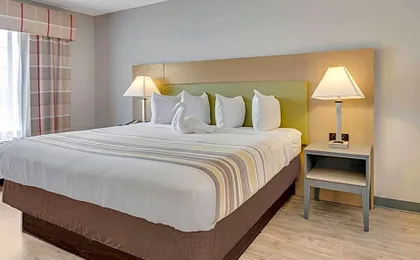 Country Inn & Suites by Radisson, Grand Rapids Airport, MI