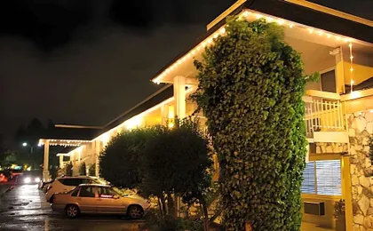 Caravelle Inn & Suites