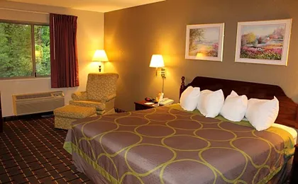 Super 8 by Wyndham Valparaiso