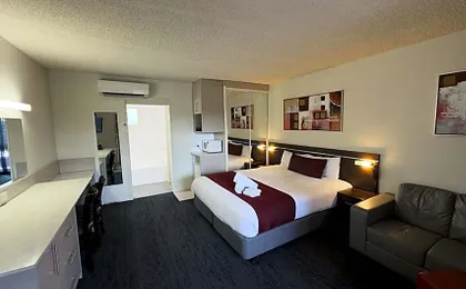 Golden West Motor Inn