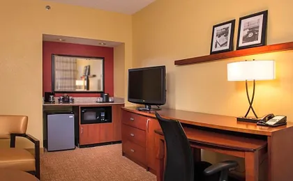 Courtyard by Marriott Richmond West