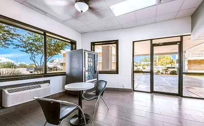 Sky Palace Inn & Suites By Jasper Beeville