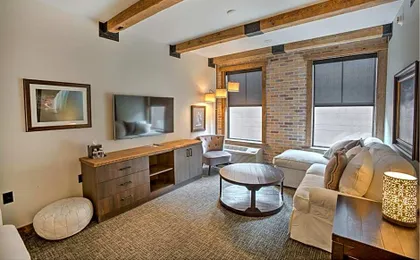 Hotel Crosby