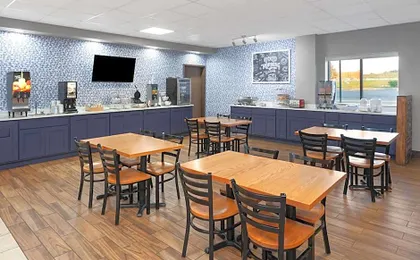AmericInn & Suites by Wyndham Baraboo Event Center