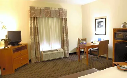 Hampton Inn & Suites Chesapeake-Square Mall