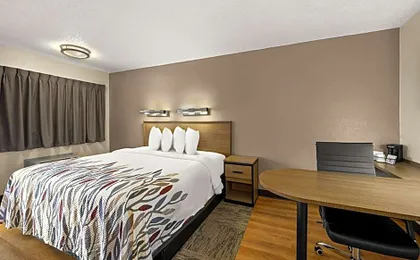 Red Roof Inn Detroit - Royal Oak/ Madison Heights