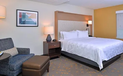 Holiday Inn & Suites Overland Park-Conv Ctr by IHG