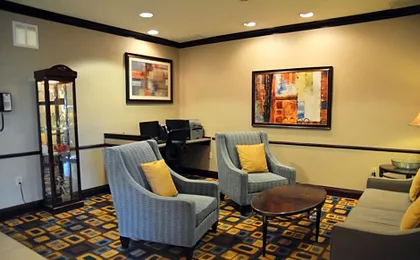 Holiday Inn Express & Suites Youngstown West I 80 By IHG