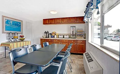 Days Inn by Wyndham Seattle North of Downtown