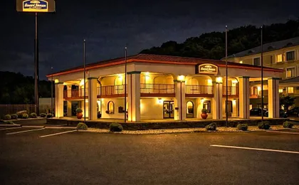 Howard Johnson by Wyndham Chattanooga Lookout Mountain I-24