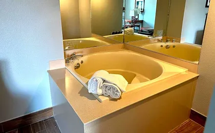 AmericInn & Suites by Wyndham Baraboo Event Center