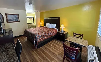 Crossroads Inn - Downtown Sacramento