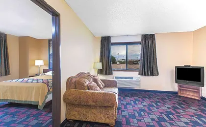 Super 8 by Wyndham Boonville