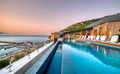 Numa Port Hotel