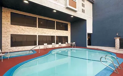 Country Inn & Suites by Radisson, Bakersfield, CA
