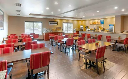 Comfort Suites Redding - Shasta Lake