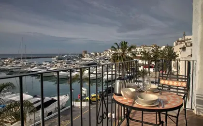 Puerto Banus first line with sea and Marina views