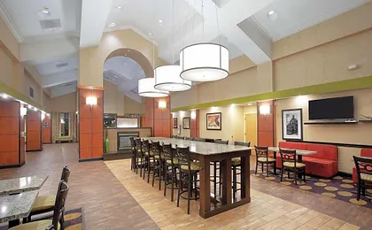 Hampton Inn & Suites Kansas City-Merriam