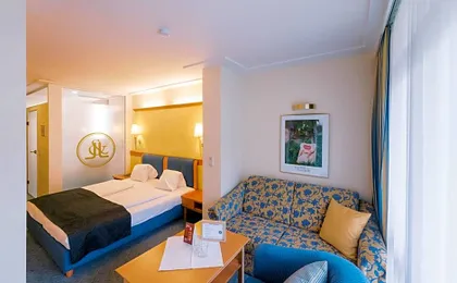 Hotel Locker & Legere
