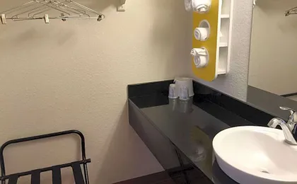 Motel 6-Roseville, MN - Minneapolis North