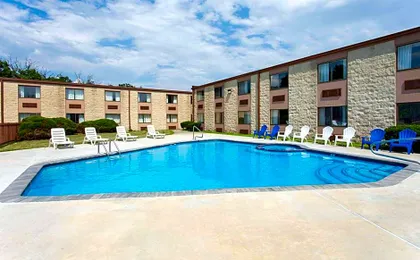 Days Inn by Wyndham Hillsborough