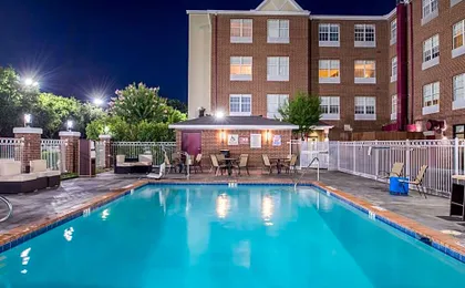 Holiday Inn and Suites Dallas-Addison By IHG
