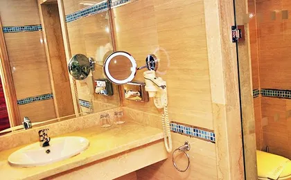 CB Deluxe Room Details